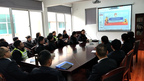 20181221 溫州交警來(lái)大溪嶺隧道所開展“道路救援、封道措施”講座 _副本.jpg